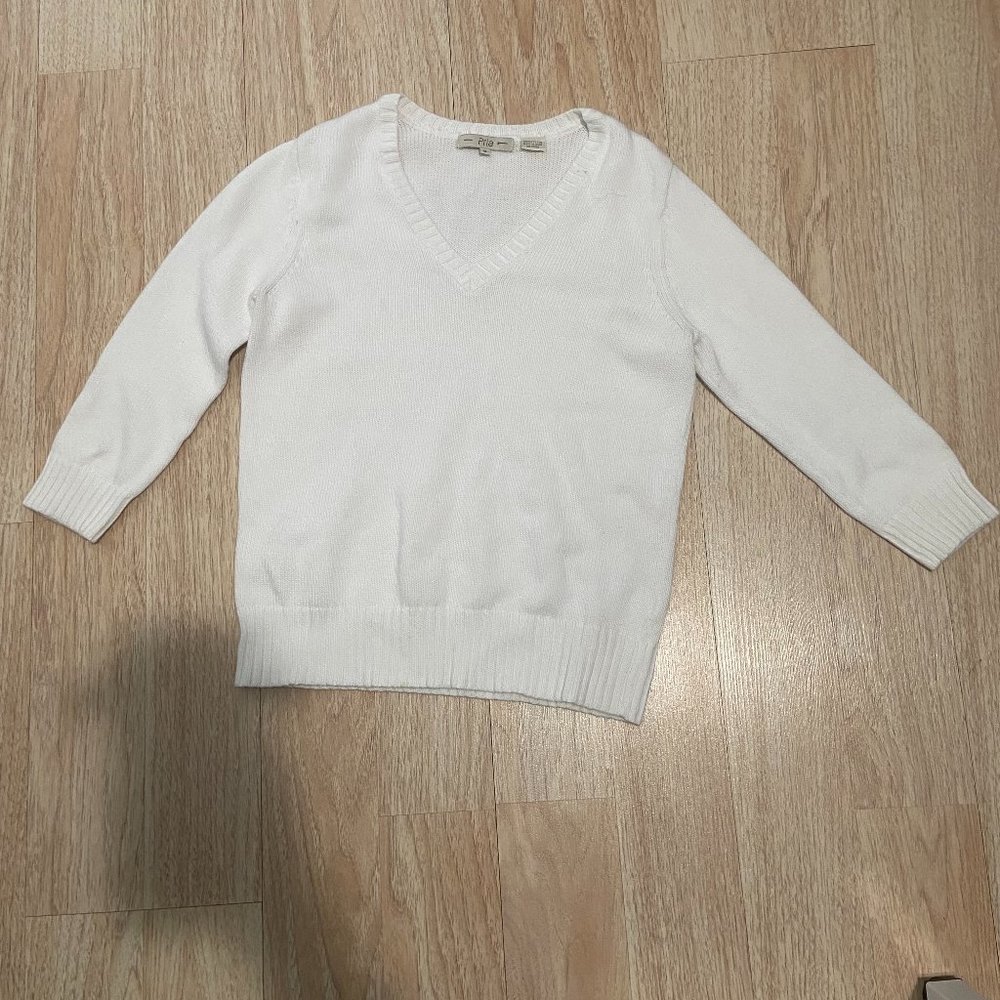 Pria White cardigan v neck
